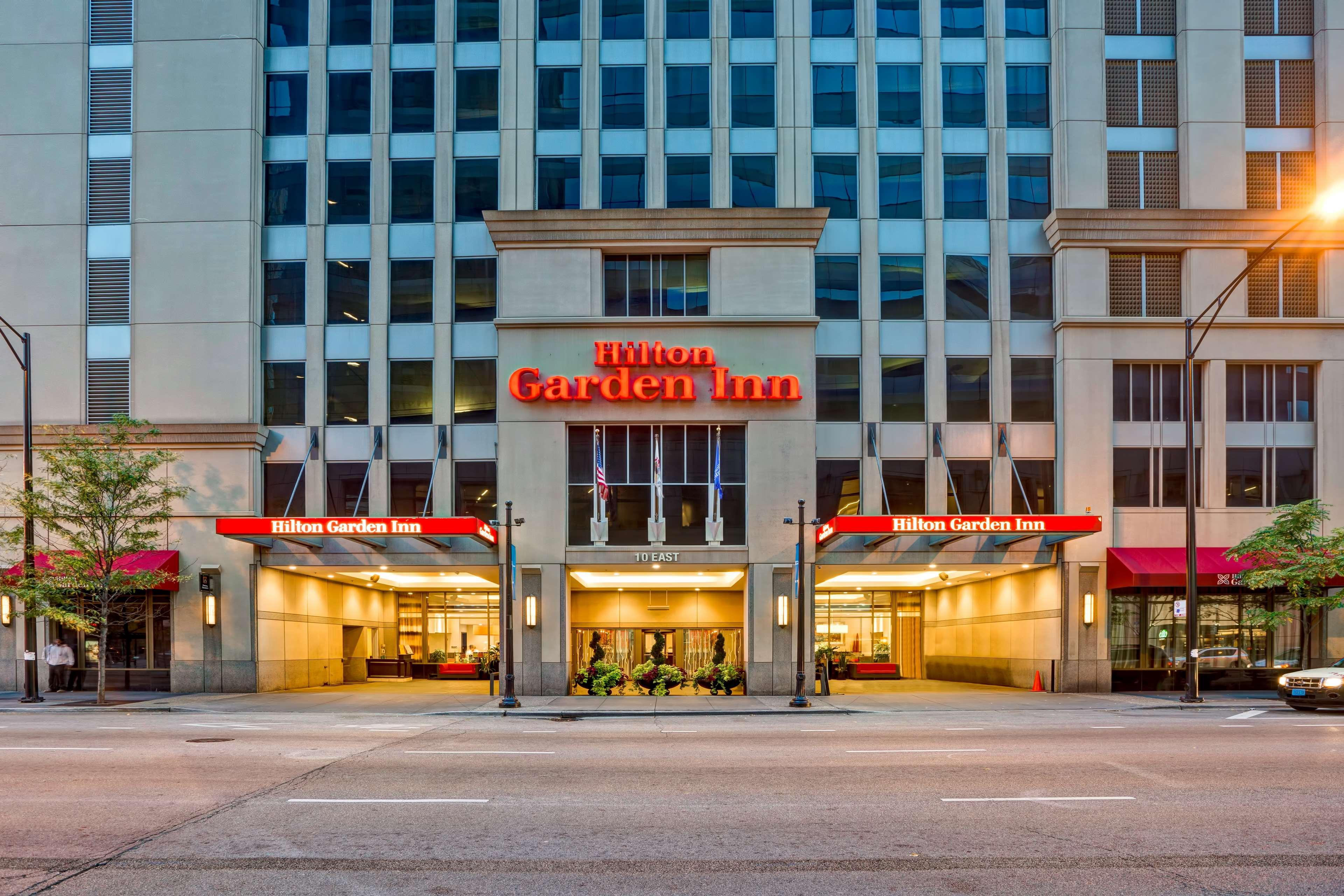 Hilton Garden Inn Chicago Downtown/Magnificent Mile Exterior photo